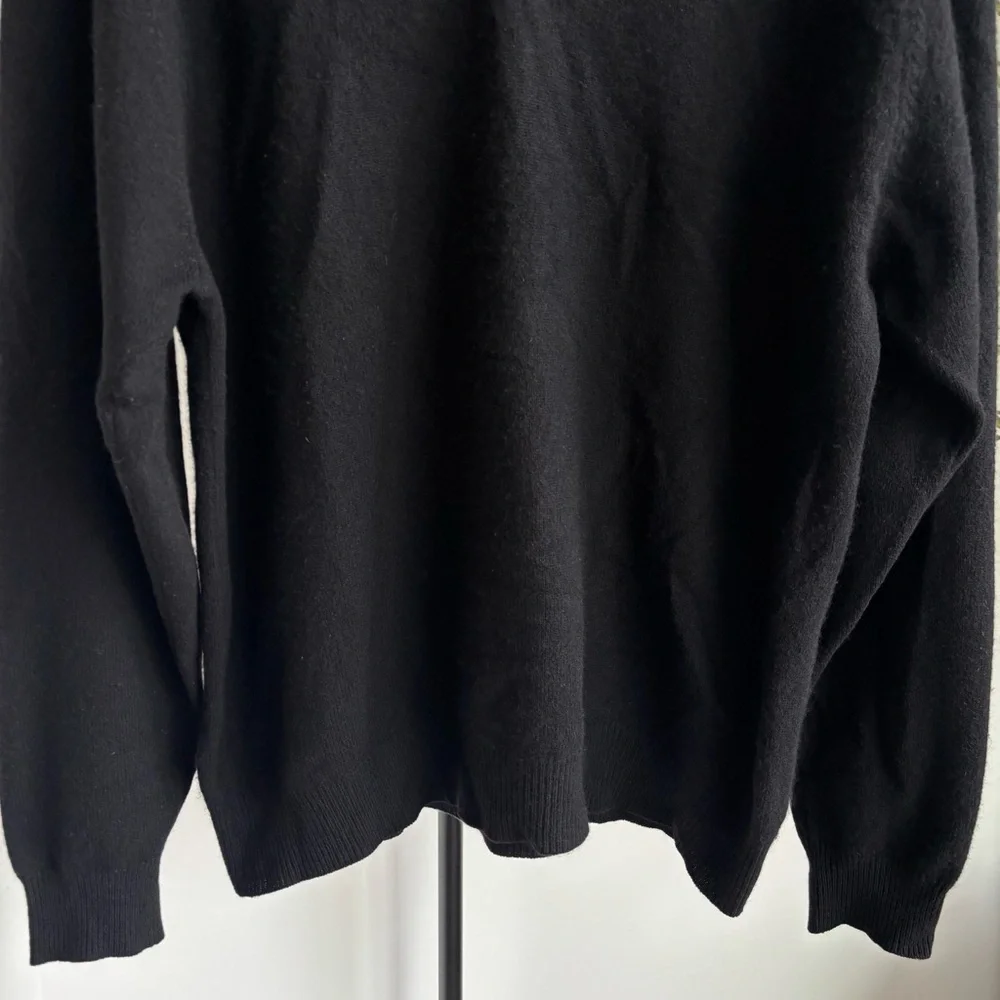 • [Club Room] Cashmere Sweater •